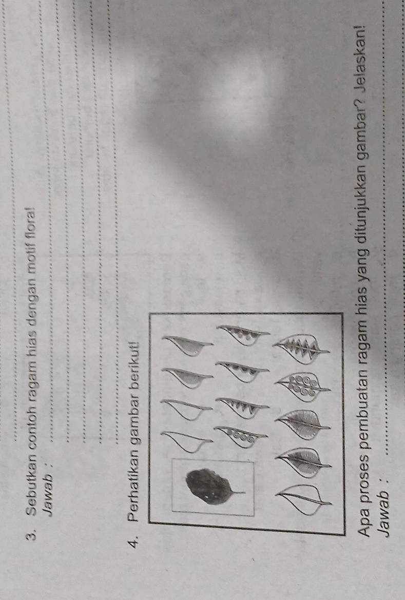 Sebutkan contoh ragam hias dengan motif flora! 
_ 
Jawab : 
_ 
_ 
_ 
_ 
4. Perhatikan gambar berikut! 
Apa proses pembuatan ragam hias yang ditunjukkan gambar? Jelaskan! 
Jawab :_ 
_