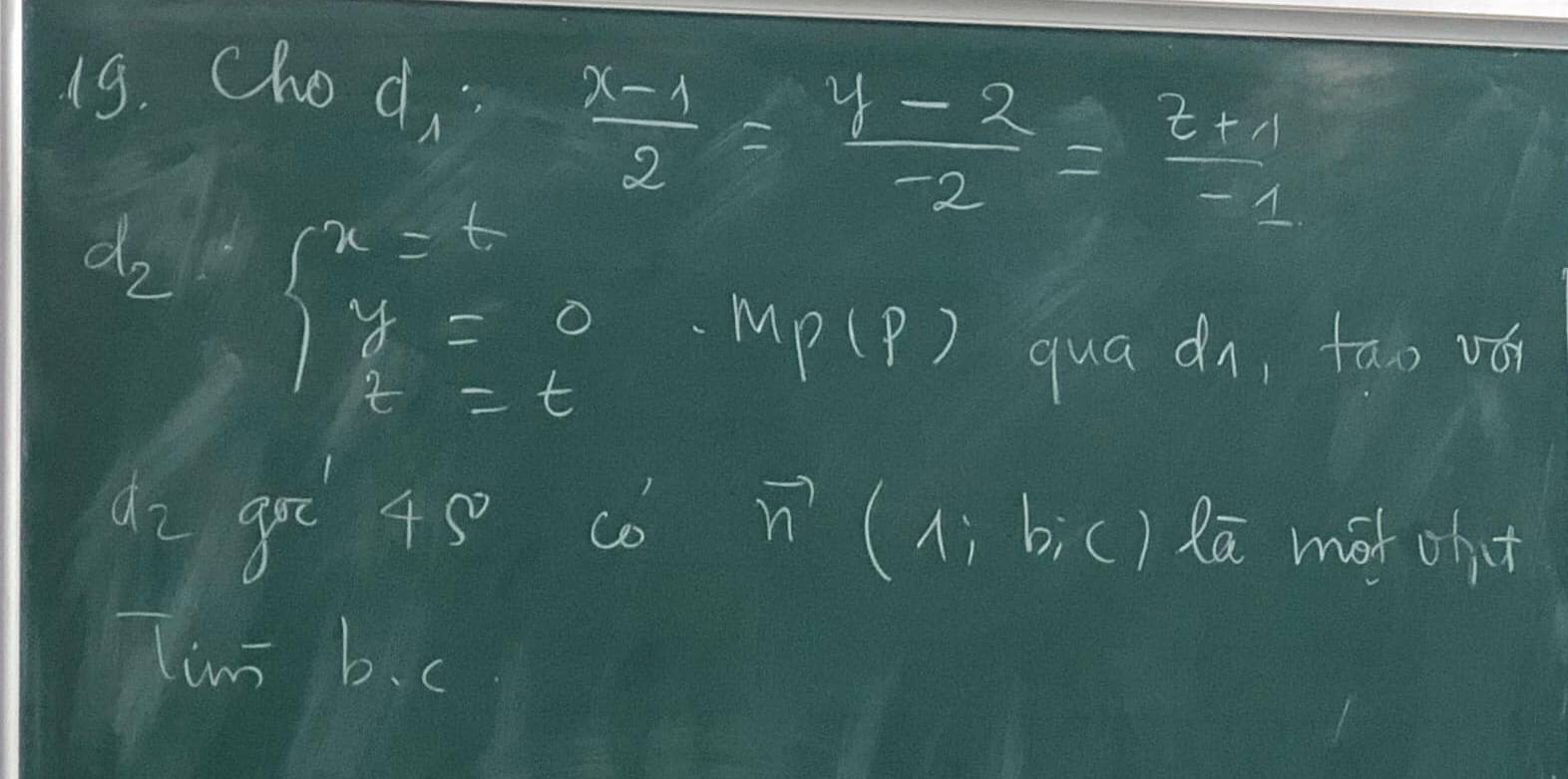 chod,
 (x-1)/2 = (y-2)/-2 = (z+1)/-1 
d_2 beginarrayl x=t y=0 t=tendarray. MP(P) qua , tao vón
d_1
dz got 4s0 Co vector n (1;b;c) Rā mot oht 
lim b. c