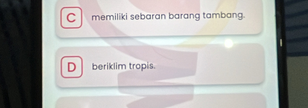 C memiliki sebaran barang tambang.
D beriklim tropis.