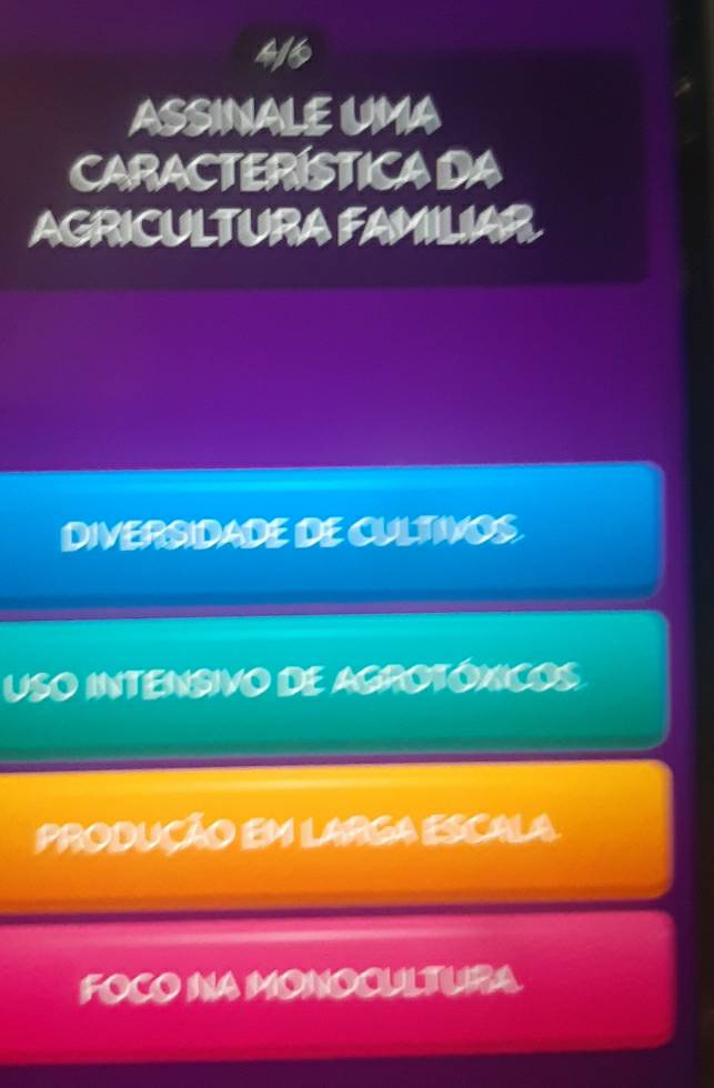 416
ASSINALE UMA
CARACTERISTICADA
AGRICULTURA FAMILIAR
DIVERSIDADE DE CULTIVOS
USO intENsivo de AgrOtÓxicos
produção em larga escAla.
FOCO NA MONOCULTURA