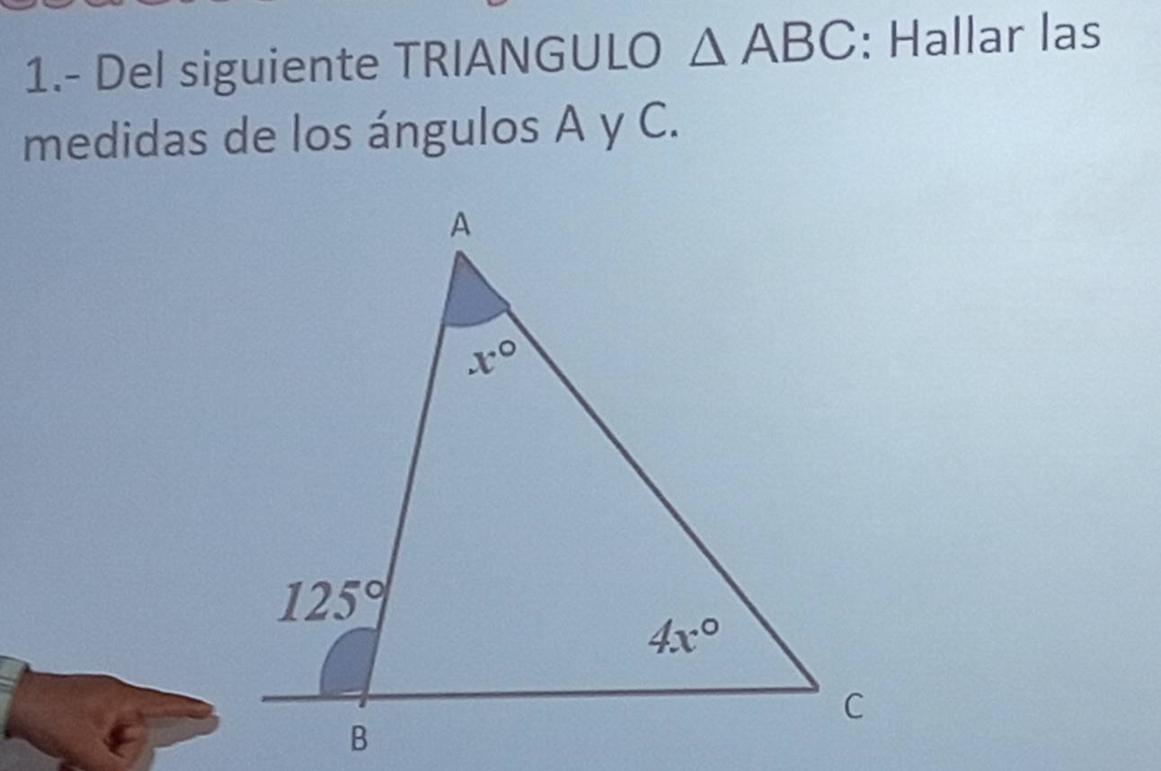 1.- Del siguiente TRIANGULO △ ABC : Hallar las
medidas de los ángulos A y C.