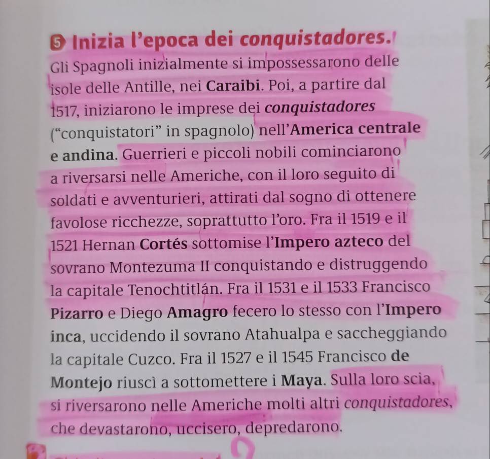 Inizia l’epoca dei conquistadores. 
Gli Spagnoli inizialmente si impossessarono delle 
isole delle Antille, nei Caraibi. Poi, a partire dal
1517, iniziarono le imprese dei conquistadores 
(“conquistatori” in spagnolo) nell’America centrale 
e andina. Guerrieri e piccoli nobili cominciarono 
a riversarsi nelle Americhe, con il loro seguito di 
soldati e avventurieri, attirati dal sogno di ottenere 
favolose ricchezze, soprattutto l’oro. Fra il 1519 e il
1521 Hernan Cortés sottomise l’Impero azteco del 
sovrano Montezuma II conquistando e distruggendo 
la capitale Tenochtitlán. Fra il 1531 e il 1533 Francisco 
Pizarro e Diego Amagro fecero lo stesso con l’Impero 
inca, uccidendo il sovrano Atahualpa e saccheggiando 
la capitale Cuzco. Fra il 1527 e il 1545 Francisco de 
Montejo riuscì a sottomettere i Maya. Sulla loro scia, 
si riversarono nelle Americhe molti altri conquistadores, 
che devastarono, uccisero, depredarono.