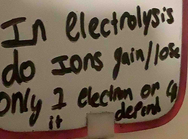 In electrolysis 
do sons gain lon 
only 2 eecreng