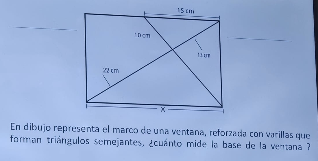 En dibujo representa el marco de una ventana, reforzada con varillas que 
forman triángulos semejantes, ¿cuánto mide la base de la ventana ?