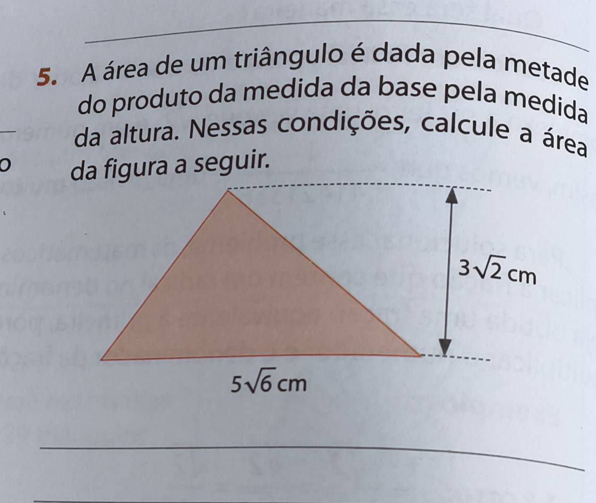 A área de um triângulo é dada pela metade
do produto da medida da base pela medida
da altura. Nessas condições, calcule a área
0
da figura a seguir.