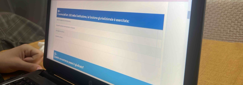 A norma dell'art. 102 della Costituzione, la funzione giurisdizionale è esercitata: 
wo to reginal arstimion ated; 
le pato aecal annearatel e tributarl; 
9 [4 ×2 
quando una sentenza passa in gludicato?