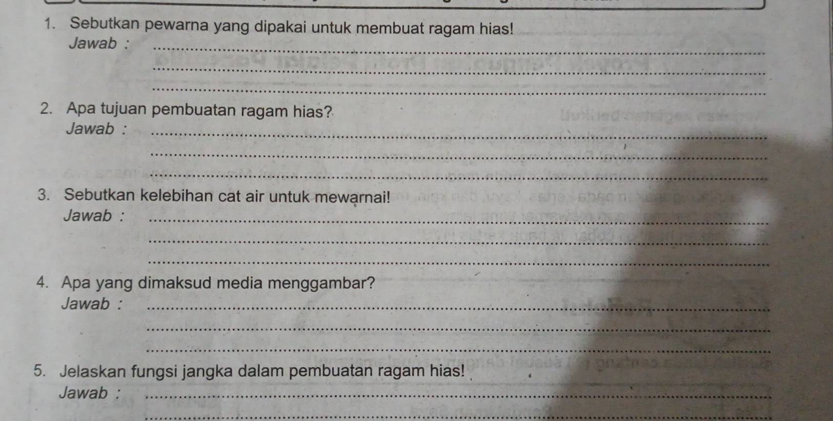 Sebutkan pewarna yang dipakai untuk membuat ragam hias! 
Jawab :_ 
_ 
_ 
2. Apa tujuan pembuatan ragam hias? 
Jawab :_ 
_ 
_ 
3. Sebutkan kelebihan cat air untuk mewarnai! 
Jawab :_ 
_ 
_ 
4. Apa yang dimaksud media menggambar? 
Jawab :_ 
_ 
_ 
5. Jelaskan fungsi jangka dalam pembuatan ragam hias! 
Jawab :_ 
_