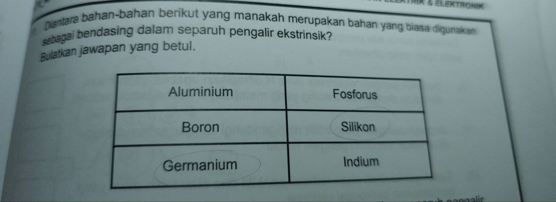 Diantara bahan-bahan berikut yang manakah merupakan bahan yang biasa digunakan 
sebagai bendasing dalam separuh pengalir ekstrinsik? 
Bulatkan jawapan yang betul.