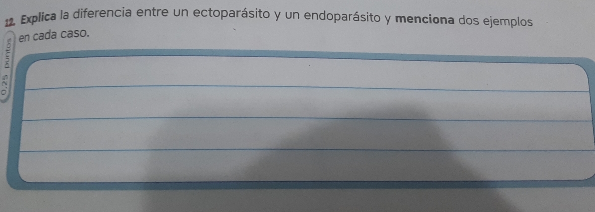 Explica la diferencia entre un ectoparásito y un endoparásito y menciona dos ejemplos 
en cada caso. 
ξ 
`