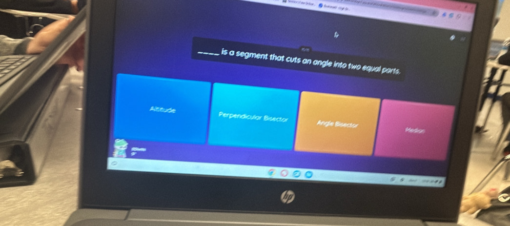 is a segment that cuts an angle into two equal ports.
Alccude Perpendiculor Bisector Angle Bisector
Medon