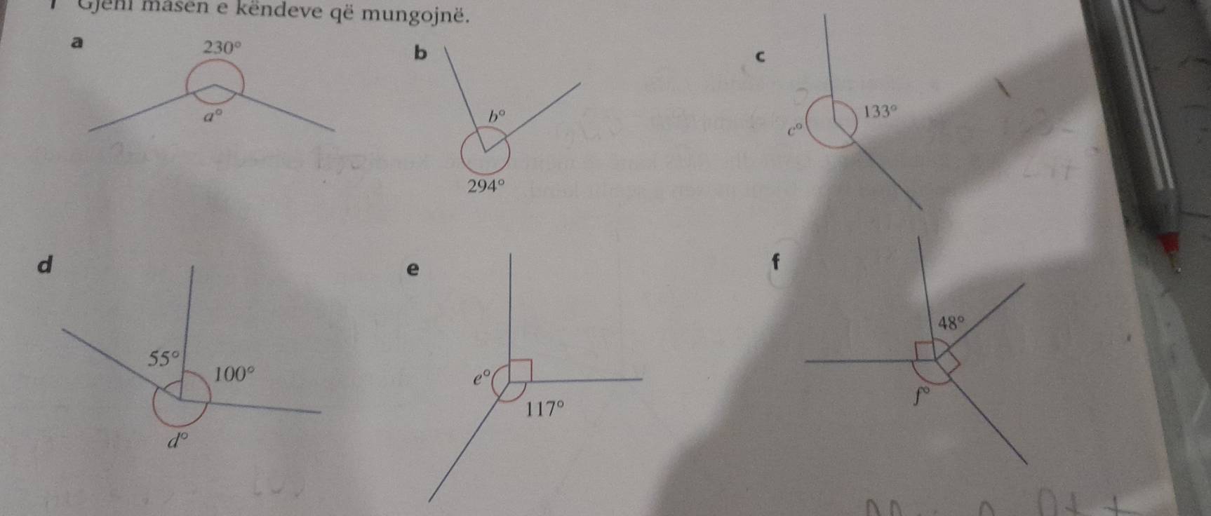 Gjehi masen e këndeve që mungojnë.
C
133°
c°