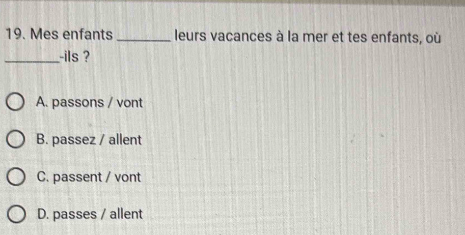 Giải quyết:Mes enfants _leurs vacances à la mer et tes enfants, où ...
