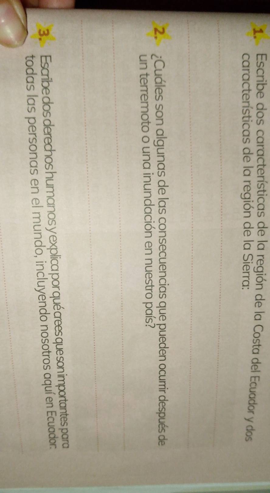 Escribe dos características de la región de la Costa del Ecuador y dos 
características de la región de la Sierra: 
_ 
_ 
2. ¿Cuáles son algunas de las consecuencias que pueden ocurrir después de 
un terremoto o una inundación en nuestro país? 
_ 
_ 
3% Escribe dos derechos humanos y explica por qué crees que son importantes para 
_ 
todas las personas en el múndo, incluyendo nosotros aquí en Ecuador:
