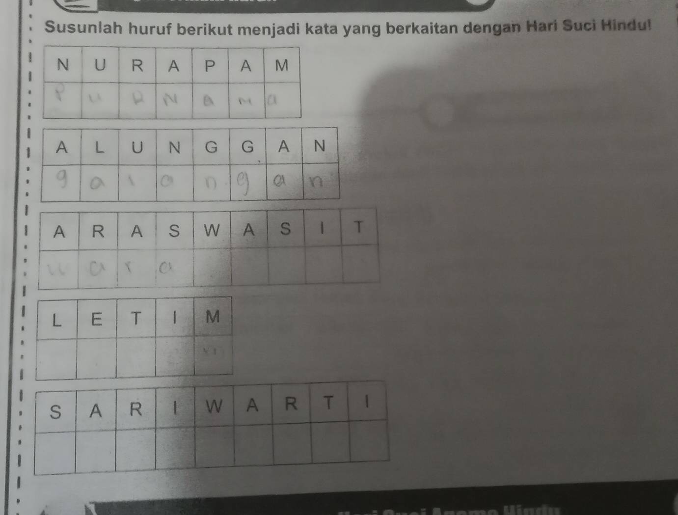 Susunlah huruf berikut menjadi kata yang berkaitan dengan Hari Suci Hindu!