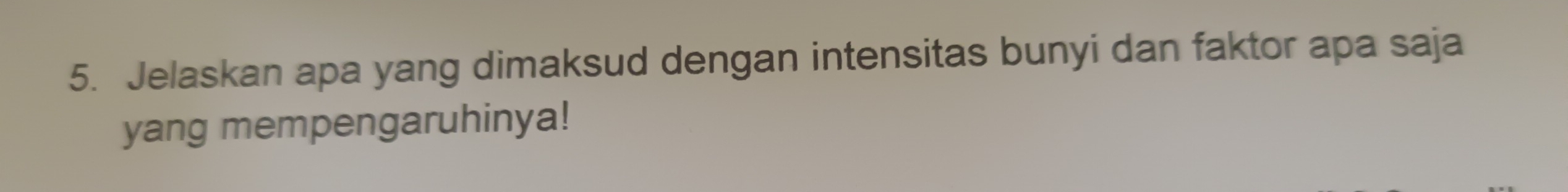 Jelaskan apa yang dimaksud dengan intensitas bunyi dan faktor apa saja 
yang mempengaruhinya!