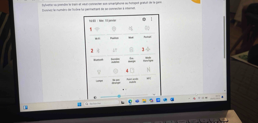 Sylvette va prendre le train et veut connecter son smartphone au hotspot gratuit de la gare. 
Donnez le numéro de l'icône lui permettant de se connecter à internet. 
(v02/20 5 
Rechercher