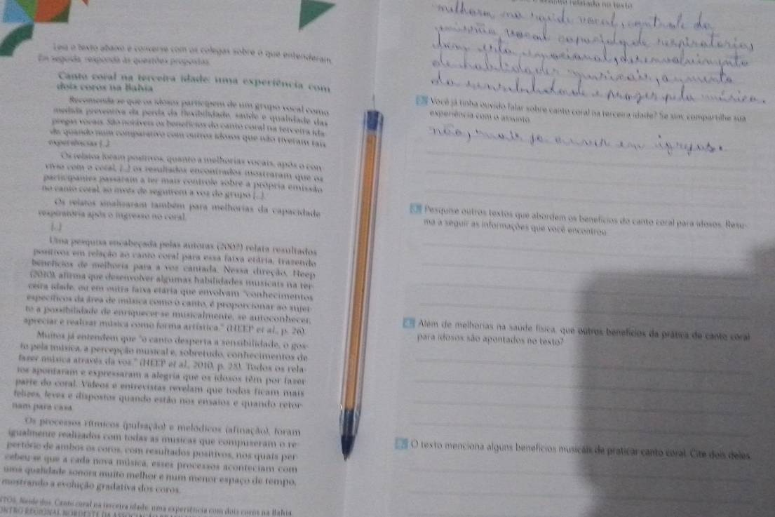 Leia o texto abaxo é converse com os colegas sobre o que entenderam
En segosda responda as questões propostas
_
_
Canto coral na terveira idade: uma experiência com_
dois corós na Balia
Recomenda se que os idosos participem de um grupo vocal como
En Você já tinha ouvido falar sobre canto coral na terceira idade? Se sinc compartilhe sua
experiência com o assunto
medada preventiva da perda da flexibiidade, saíde e qualidade das
pregas voçais. São noiávers os benefícios do canto coral na tercetra ida
da quando num comparativo com outros idoxos que não tiveram taia_
epereêncas 1 2
Os relatos foram postivos, quanto a melhorias vocais, após o con
_
vivio com o cocal, (..) os resuliados encontrados mostraram que os_
participantes passaram a ter mais contvole sobre a própria emissão
no canto coral ao invés de segutrem a voz do grupo (.. En Pesquise outros textos que abordem os benefícios do canto coral para idosos. Resu-_
reapirstória após o ingreaso no coral.
Os relatos sinalvaram também para melhorias da capacidade ma a seguir as informações que você encontrou
[. ]
Uma pesquisa encabeçada pelas autoras (2007) relata resultados_
psstivos em relação ao canto coral para essa faixa etária, trazendo
benefícios de melhoria para a voz cantada. Nessa direção, Heep_
2010) afrma que desenvolver algumas habilidades musicats n a t _
cera adade, ou em outra faixa etária que envolvam 'conhecimentos
específicos da área de música como o canto, é proporcionar ao sujer_
te a possibilidade de enriquecerse musicalmente, se autoconhecer. = Além de melhorias na saude física, que outros benefícios da prática de canto coral
apreciar e realizar música como forma artística.''' (HEEP er al., p. 26) para idosos são apontados no texto?
Muitos já entendem que "o canto desperta a sensibilidade, o gos
_
to pela música, a percepção musical e, sobretudo, conhecimentos de
fazer unúsica através da vos.' (HEEP et al, 2010, p. 25). Todos os rela
ros apontaram e expressaram a alegria que os idosos têm por tazer_
parte do coral. Vídeos e entrevistas revelam que todos fícam mais
telizes, leves e dispostos quando estão nos ensaios e quando retor-_
nam para cass
Os processos rímicos (pulsação) e melódicos (afinação), foram_
gualmente realizados com todas as músicas que compuseram o re # O texto menciona alguns benefícios musicals de praticar canto coral. Cite deis deles
pertórie de ambos os coros, com resultados positivos, nos quais per
_
cebeuse que a cada nova música, esses processos aconteciam com
_
uma qualidade sonora muito melhor e num menor espaço de tempo.
_
mostrando a evolição gradativa dos coros.
TOs, Nede dos. Crote coral na nerceira idado uma experiência com dois coros na Bahia