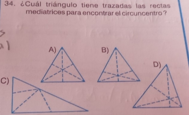 ¿Cuál triángulo tiene trazadas las rectas 
mediatrices para encontrar el circuncentro ?