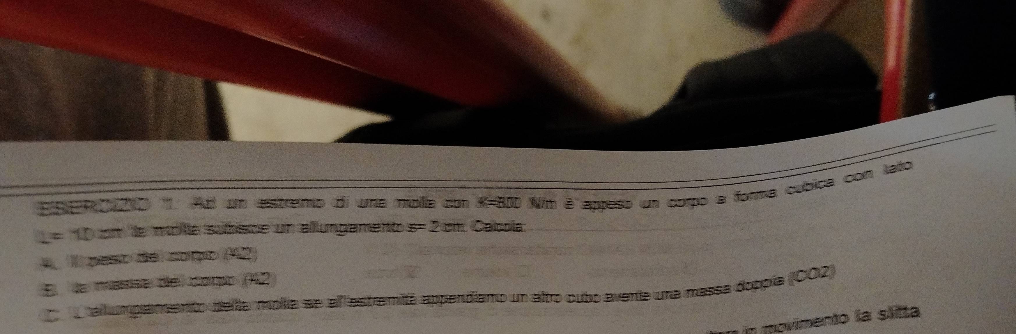 ESERCUNO : Ad um estremo di uma mblia con K-800 Nim é appeso un corpo a forma cóbica con lato
L=1D com te molte subisce un allungamentos = 2 cm Cátola 
A l eso 1 a cupo (12) 
E te meste del como (A2) 
aalumgiamento della molia se all estremiía appendiano un altro cubo averte una massa doppía (CO2) 
in movimento la slitta