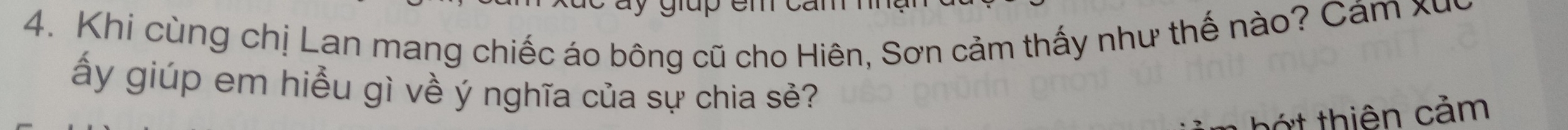 Tup 
4. Khi cùng chị Lan mang chiếc áo bông cũ cho Hiên, Sơn cảm thấy như thế nào? Cảm xứ 
ấy giúp em hiểu gì về ý nghĩa của sự chia sẻ? 
th iên cảm