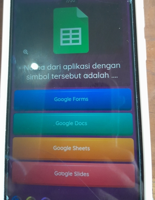 120
Noa dari aplikasi dengan
simbol tersebut adalah ....
Google Forms
Google Docs
Google Sheets
Google Slides