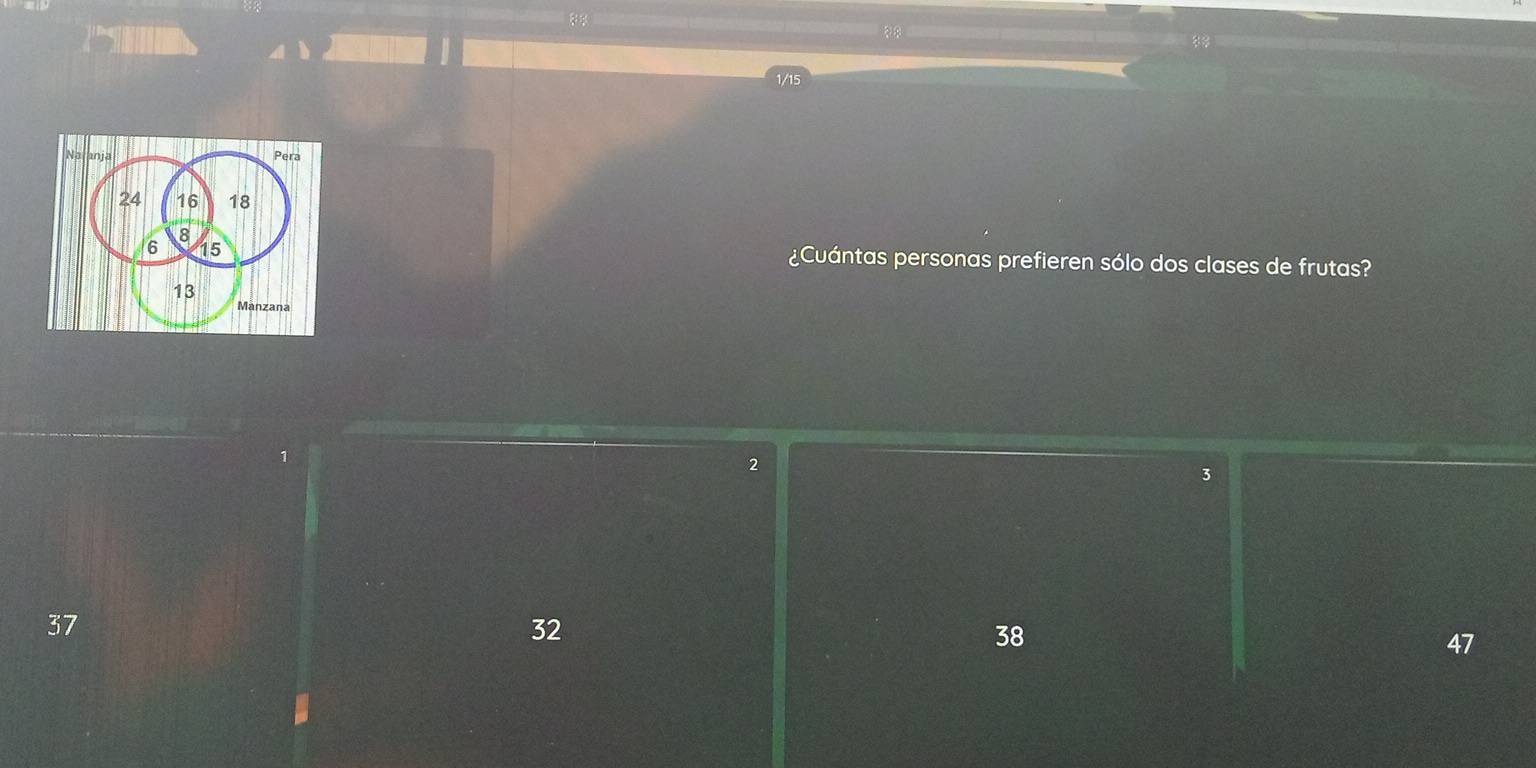 njā Pera
24 16 18
6 8
15
¿Cuántas personas prefieren sólo dos clases de frutas?
13
Manzana
1
2
3
37
32
38
47