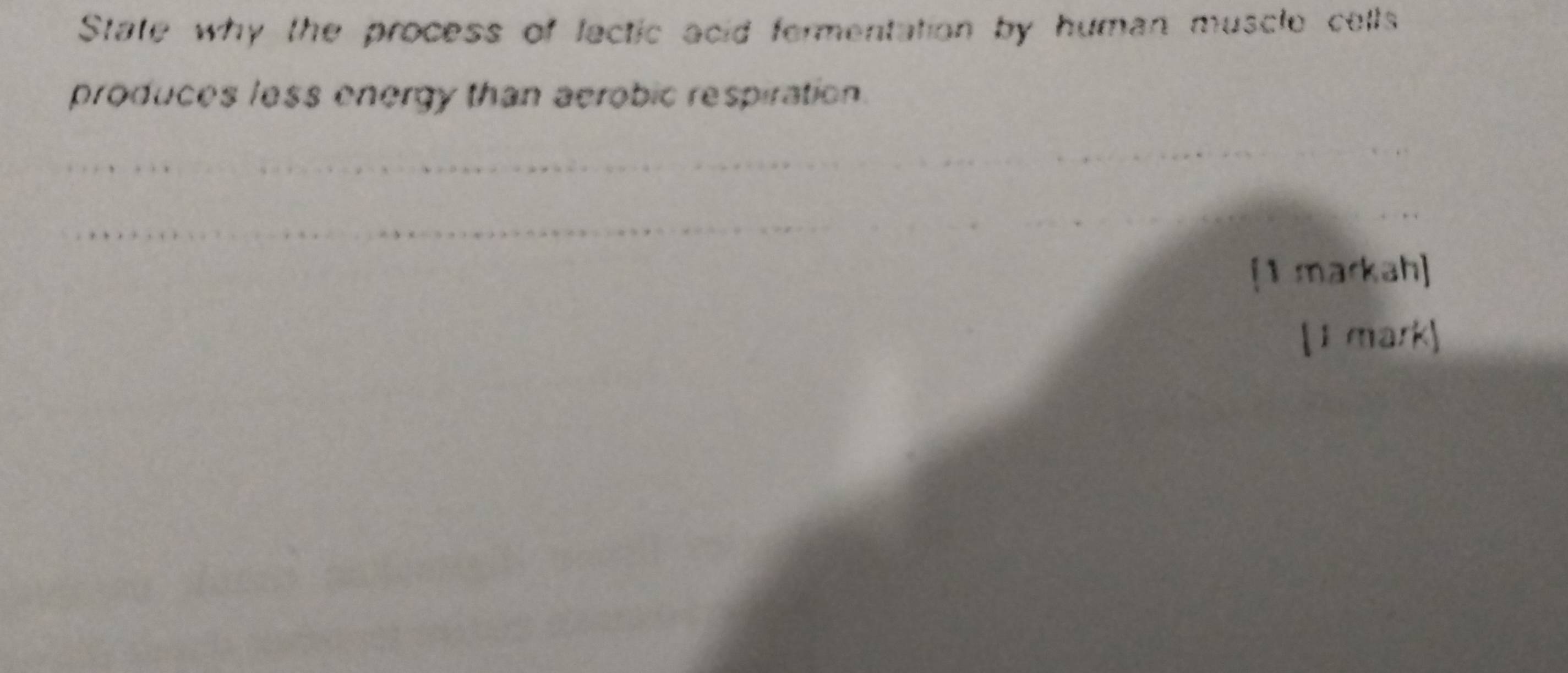 State why the process of lectic acid fermentation by human muscle cells 
produces less energy than aerobic respiration. 
[1 markah] 
[1 mark)