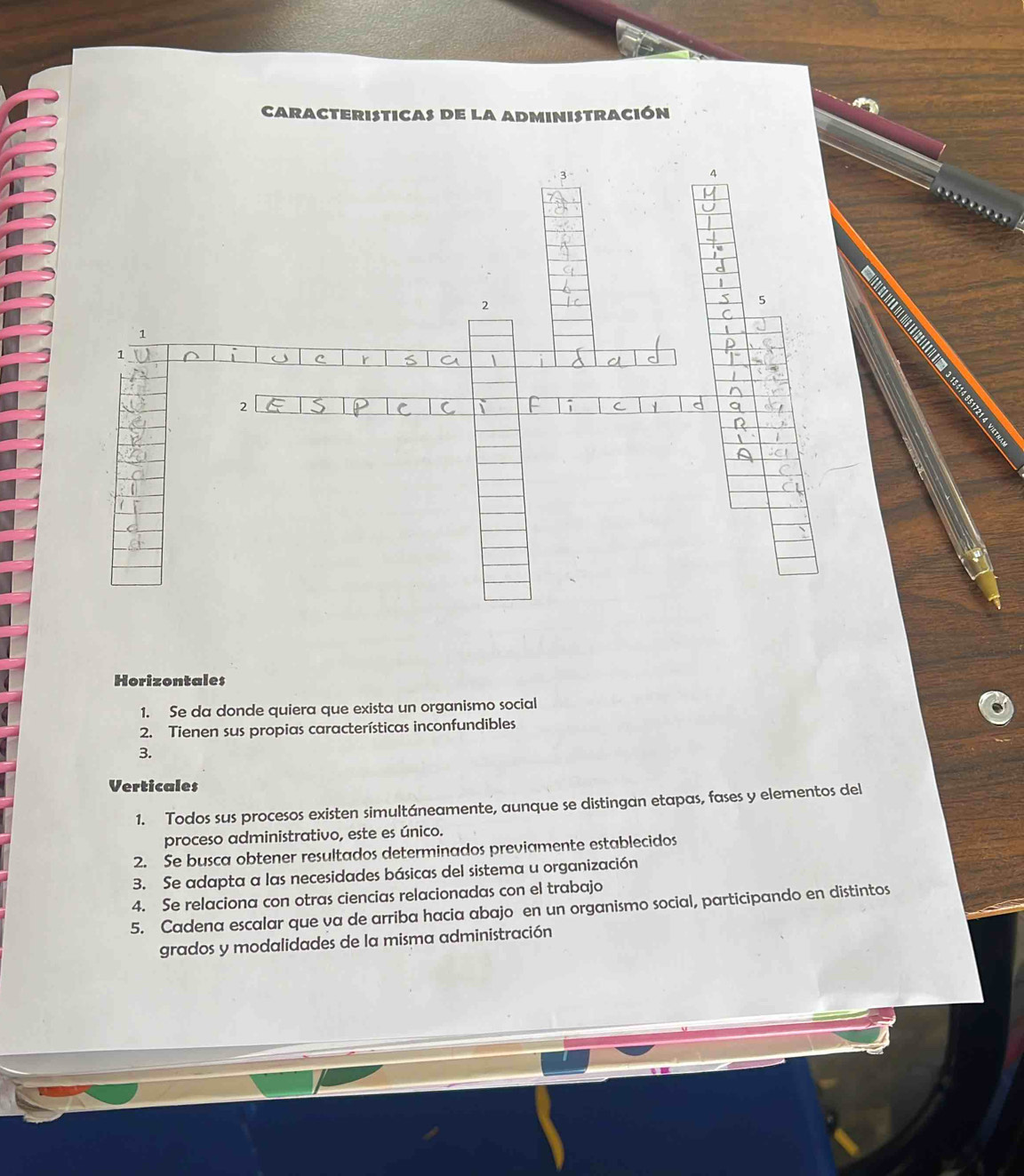 CARACTERISTICAS DE LA ADMINISTRACIÓN
Horizontales
1. Se da donde quiera que exista un organismo social
2. Tienen sus propias características inconfundibles
3.
Verticales
1. Todos sus procesos existen simultáneamente, aunque se distingan etapas, fases y elementos del
proceso administrativo, este es único.
2. Se busca obtener resultados determinados previamente establecidos
3. Se adapta a las necesidades básicas del sistema u organización
4. Se relaciona con otras ciencias relacionadas con el trabajo
5. Cadena escalar que va de arriba hacia abajo en un organismo social, participando en distintos
grados y modalidades de la misma administración