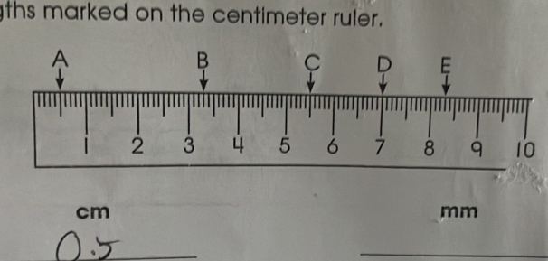 ths marked on the centimeter ruler.
cm
mm
_