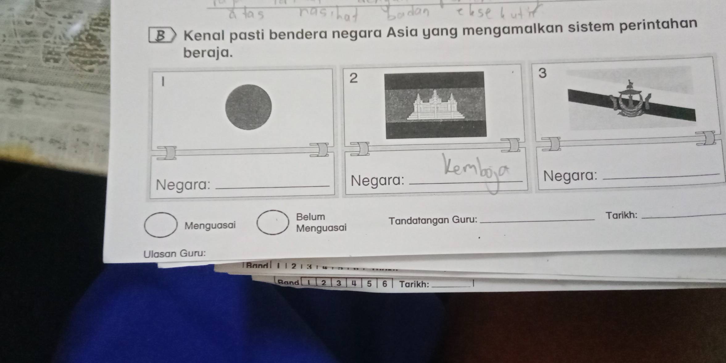 Kenal pasti bendera negara Asia yang mengamalkan sistem perintahan 
beraja. 
2 
Negara: _Negara:_ 
Belum _Tarikh:_ 
Menguasai Menguasai 
Tandatangan Guru: 
Ulasan Guru: 
Band 
Band 2 3 4 5 6 Tarikh:_