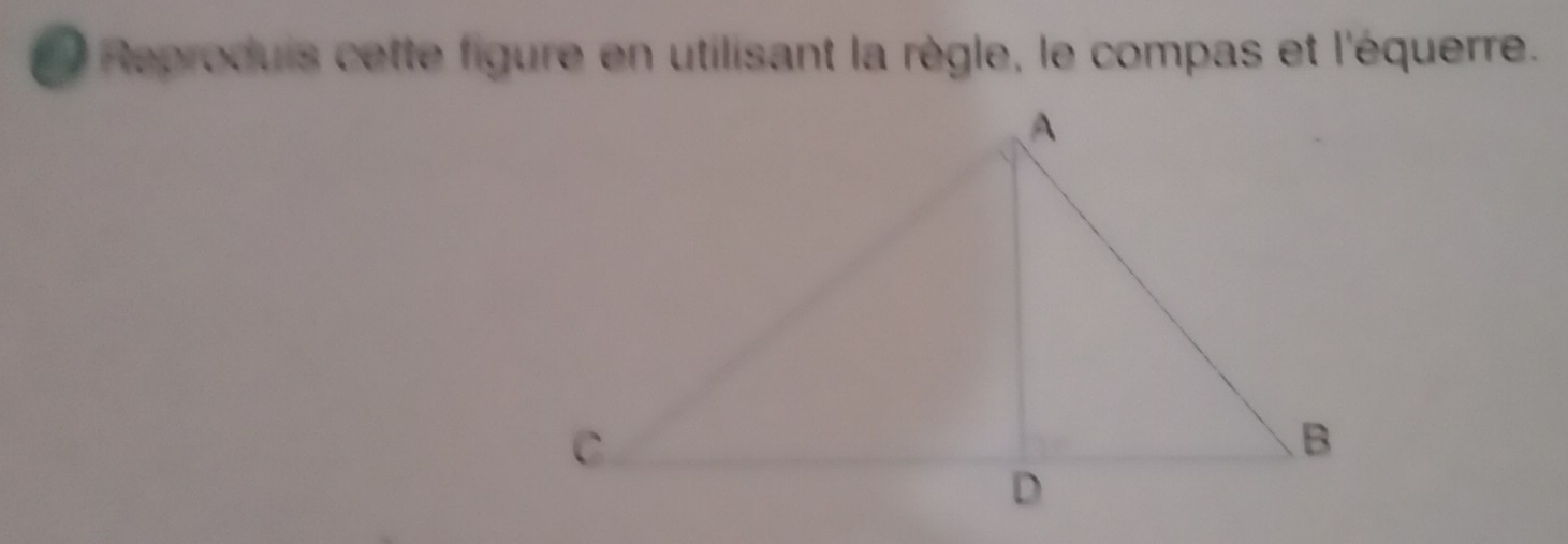 Reproduis cette figure en utilisant la règle, le compas et l'équerre.