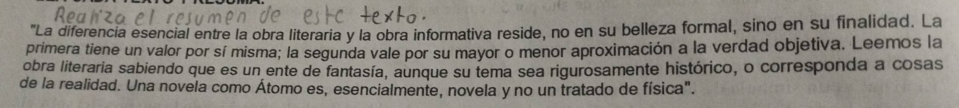 "La diferencía esencial entre la obra literaria y la obra informativa reside, no en su belleza formal, sino en su finalidad. La 
primera tiene un valor por sí misma; la segunda vale por su mayor o menor aproximación a la verdad objetiva. Leemos la 
obra literaria sabiendo que es un ente de fantasía, aunque su tema sea rigurosamente histórico, o corresponda a cosas 
de la realidad. Una novela como Átomo es, esencialmente, novela y no un tratado de física".