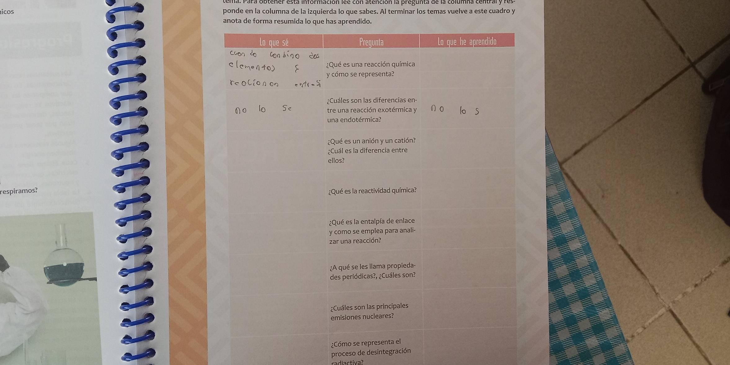 icos ponde en la columna de la izquierda lo que sabes. Al terminar los temas vuelve a este cuadro y 
anota de forma 
respiramos? 
proceso de desintegración 
radiactiva?