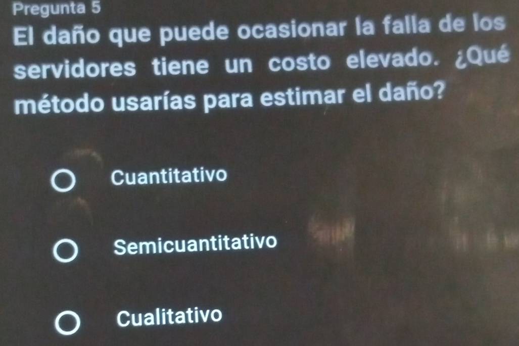 Pregunta 5
El daño que puede ocasionar la falla de los
servidores tiene un costo elevado. ¿Qué
método usarías para estimar el daño?
Cuantitativo
Semicuantitativo
Cualitativo