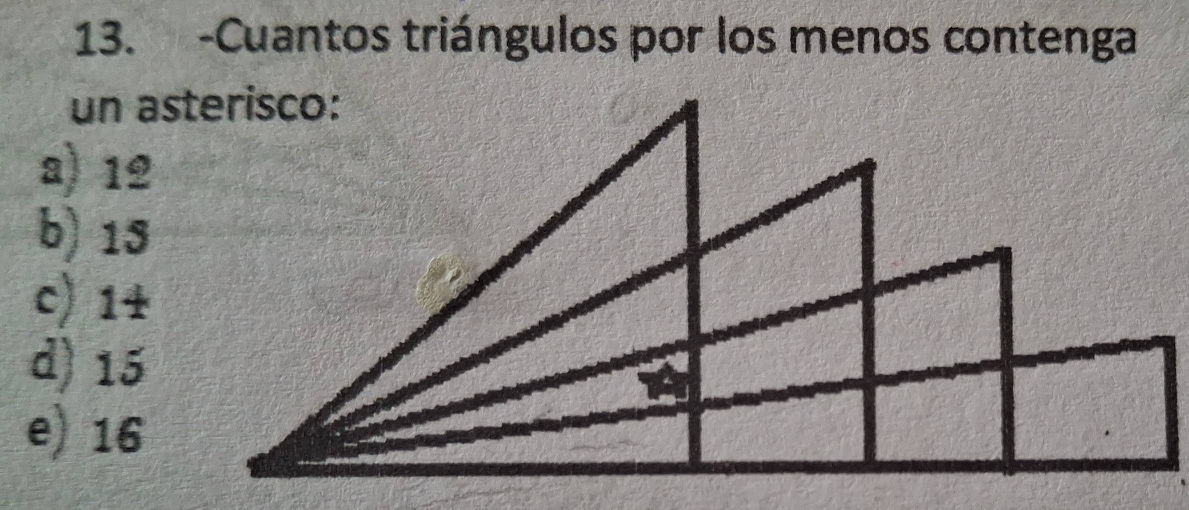 Cuantos triángulos por los menos contenga
a) 12
b) 13
c) 14
d) 15
e) 16