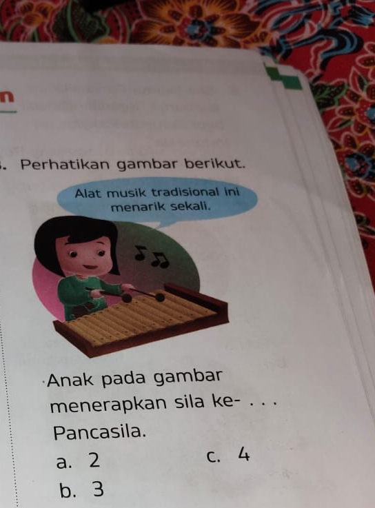 Perhatikan gambar berikut.
Anak pada gambar
menerapkan sila ke- . . .
Pancasila.
a. 2 C. 4
b. 3