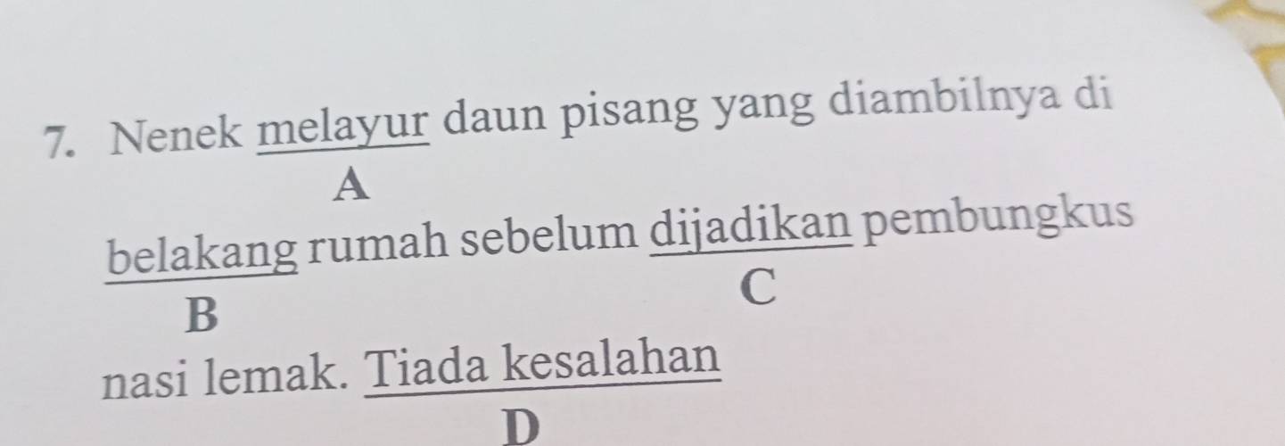 Nenek melayur daun pisang yang diambilnya di 
A 
belakang rumah sebelum dijadikan pembungkus 
C 
B 
ahar 
nasi lemal k. I1adaResalanar/n  20°