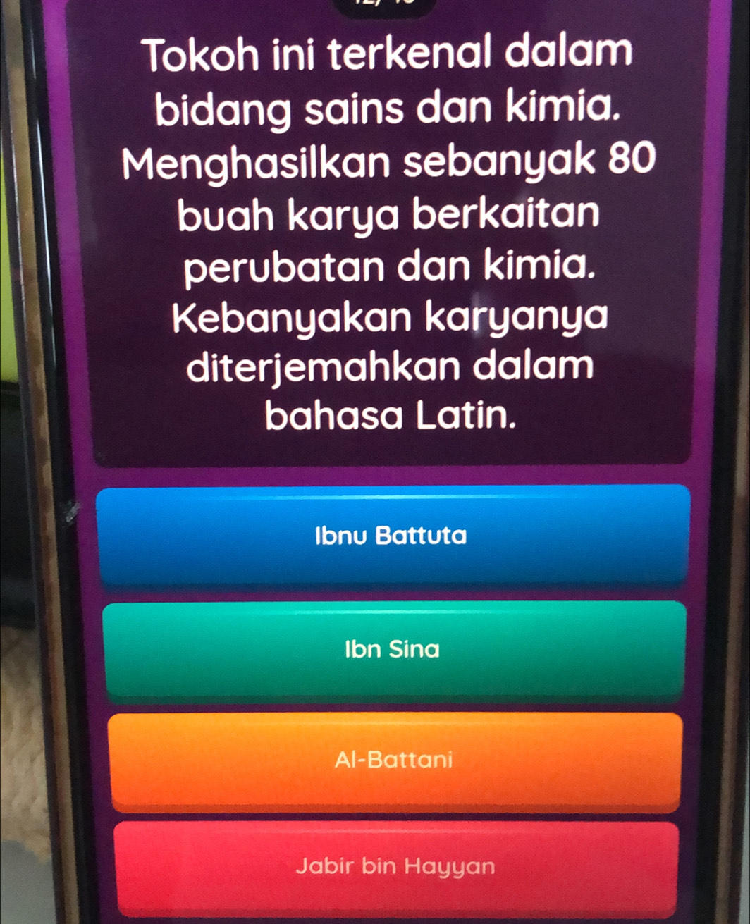 Tokoh ini terkenal dalam
bidang sains dan kimia.
Menghasilkan sebanyak 80
buah karya berkaitan
perubatan dan kimia.
Kebanyakan karyanya
diterjemahkan dalam
bahasa Latin.
Ibnu Battuta
Ibn Sina
Al-Battani
Jabir bin Hayyan