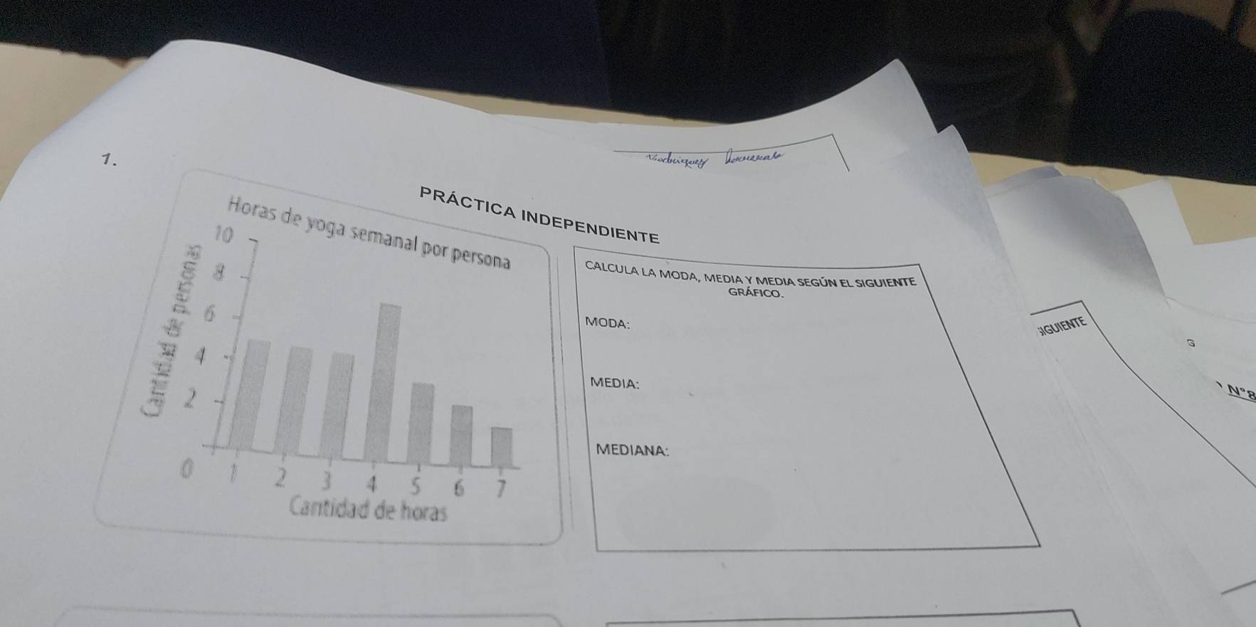 PENDIENTE 
CALCULA LA MODA, MEDIA Y MEDIA SEGÚN EL SIGUIENTE 
GrÁFIco. 
MODA: 
SIGUIENTE 
G 
MEDIA: 
N°8 
MEDIANA: