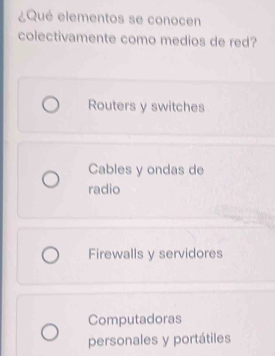 ¿Qué elementos se conocen
colectivamente como medios de red?
Routers y switches
Cables y ondas de
radio
Firewalls y servidores
Computadoras
personales y portátiles