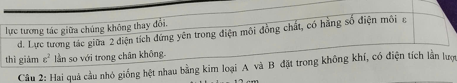 Hai quả cầu nhỏ giống hệt nhauc