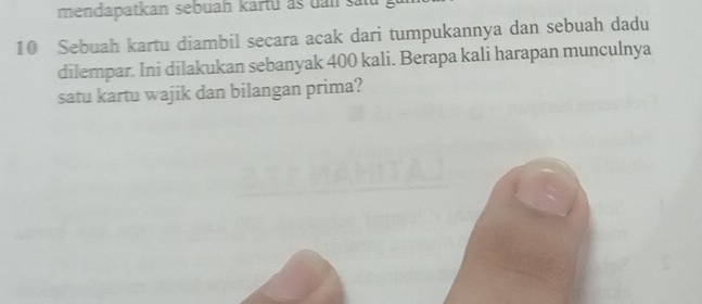 mendapatkan sebuah kartu as dan sal 
10 Sebuah kartu diambil secara acak dari tumpukannya dan sebuah dadu 
dilempar. Ini dilakukan sebanyak 400 kali. Berapa kali harapan munculnya 
satu kartu wajik dan bilangan prima?