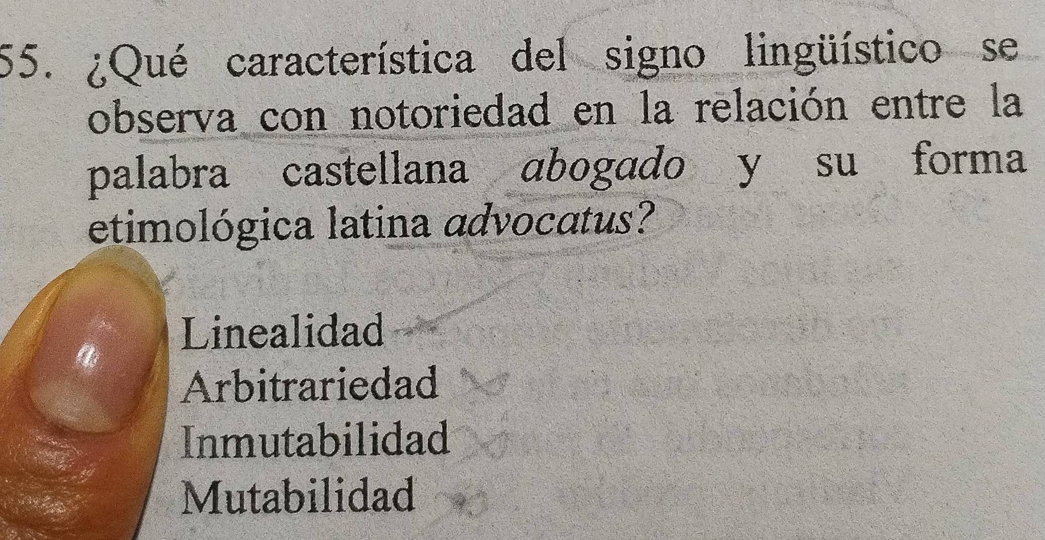 ¿Qué característica del signo lingüístico se
observa con notoriedad en la relación entre la
palabra castellana abogado y su forma
etimológica latina advocatus?
Linealidad
Arbitrariedad
Inmutabilidad
Mutabilidad