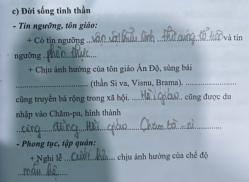 Đời sống tinh thần 
- Tín ngưỡng, tôn giáo: 
+ Có tín ngưỡng_ 
và tín 
ngường ._ 
+ Chịu ảnh hưởng của tôn giáo Ấn Độ, sùng bái 
_(thần Si va, Visnu, Brama)._ 
cũng truyền bá rộng trong xã hội. _cũng được du 
nhập vào Chăm-pa, hình thành 
_ 
- Phong tục, tập quán: 
+ Nghi lễ _chịu ảnh hưởng của chế độ 
_