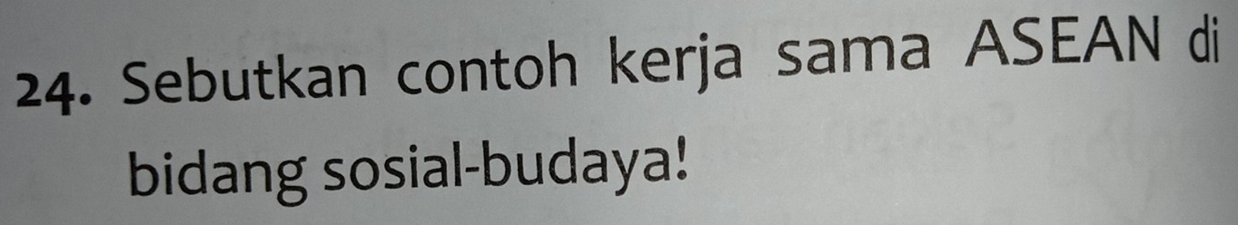 Sebutkan contoh kerja sama ASEAN di 
bidang sosial-budaya!