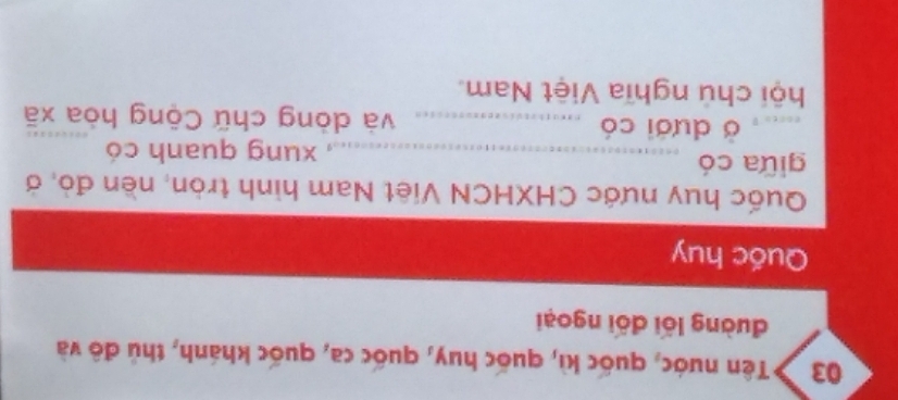 Tên nước, quốc kì, quốc huy, quốc ca, quốc khánh, thủ đô và 
đường lối đối ngoại 
Quốc huy 
Quốc huy nước CHXHCN Việt Nam hình tròn, nền đỏ, ở 
giữa có_ 
xung quanh có 
ở dưới có _và dòng chữ Cộng hòa xã 
hội chủ nghĩa Việt Nam.