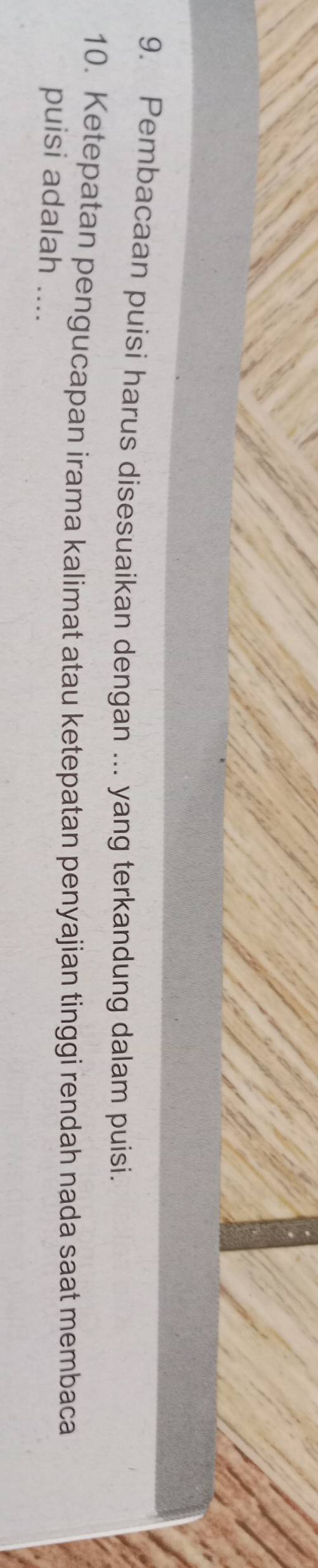 Pembacaan puisi harus disesuaikan dengan ... yang terkandung dalam puisi. 
10. Ketepatan pengucapan irama kalimat atau ketepatan penyajian tinggi rendah nada saat membaca 
puisi adalah ....