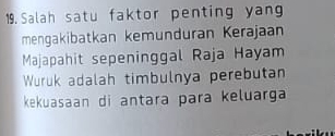 Salah satu faktor penting yang 
mengakibatkan kemunduran Kerajaan 
Majapahit sepeninggal Raja Hayam 
Wuruk adalah timbulnya perebutan 
kekuasaan di antara para keluarga