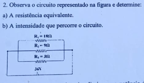 Observa o circuito representado na figura e determine:
a) A resistência equivalente.
b) A intensidade que percorre o circuito.