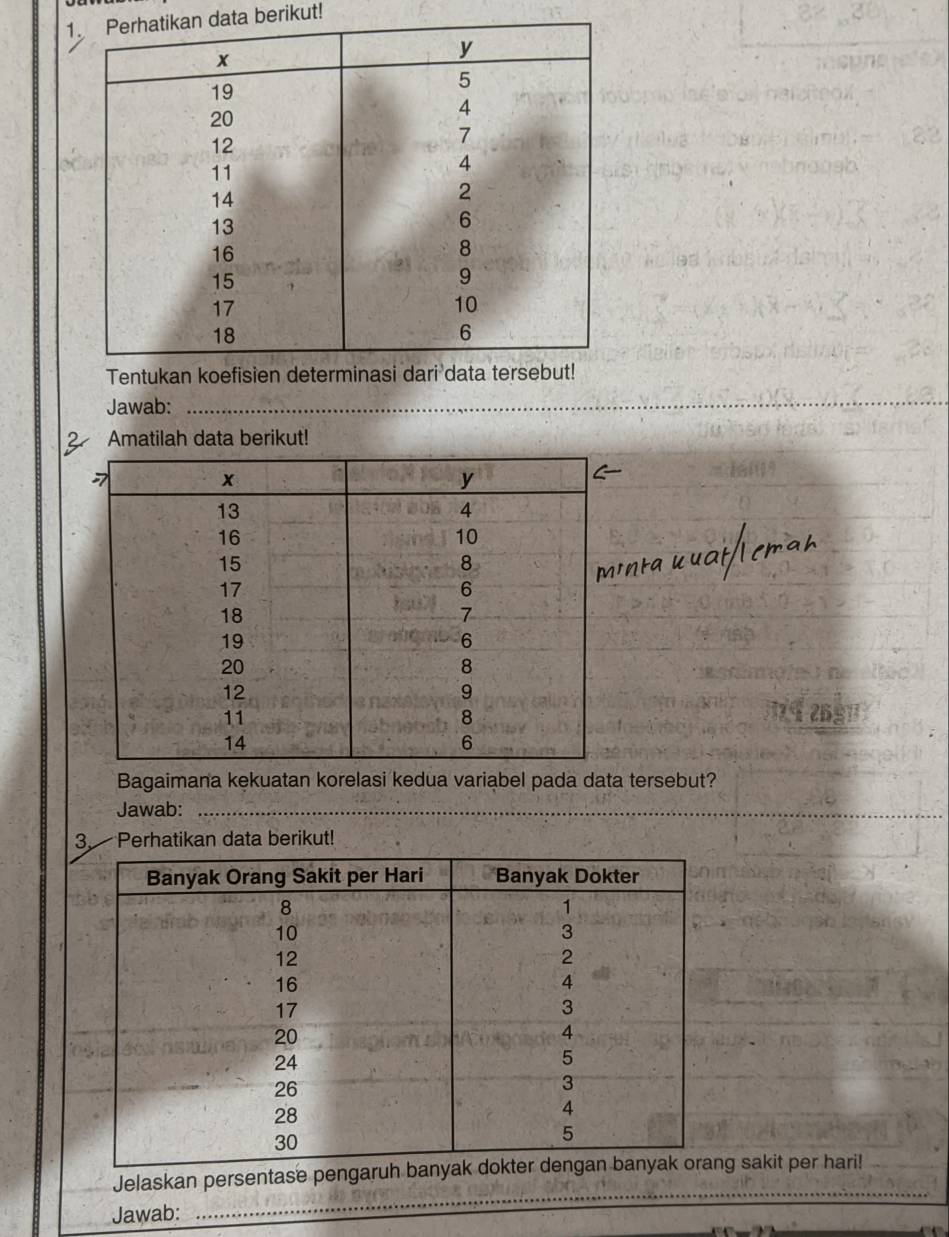 1n data berikut! 
Jawab:_ 
Amatilah data berikut! 
25 
Bagaimana kekuatan korelasi kedua variabel pada data tersebut? 
Jawab:_ 
3. Perhatikan data berikut! 
Jelaskan persentase peng sakit per hari! 
Jawab: 
_